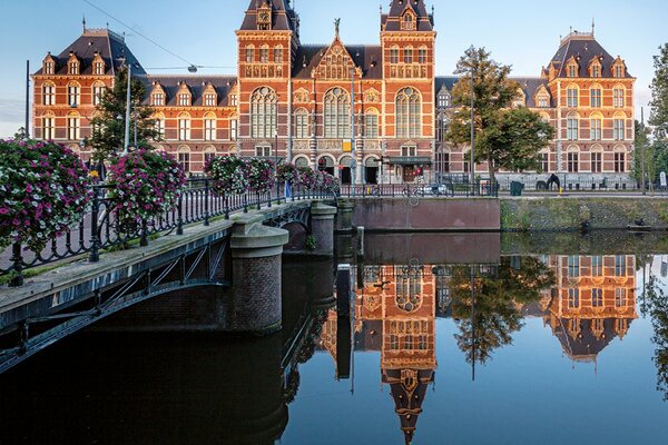 ECCMID 2019
